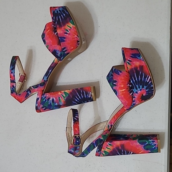 NWOT Bamboo colorful, tiedyed platform heels size 9 - Picture 4 of 12